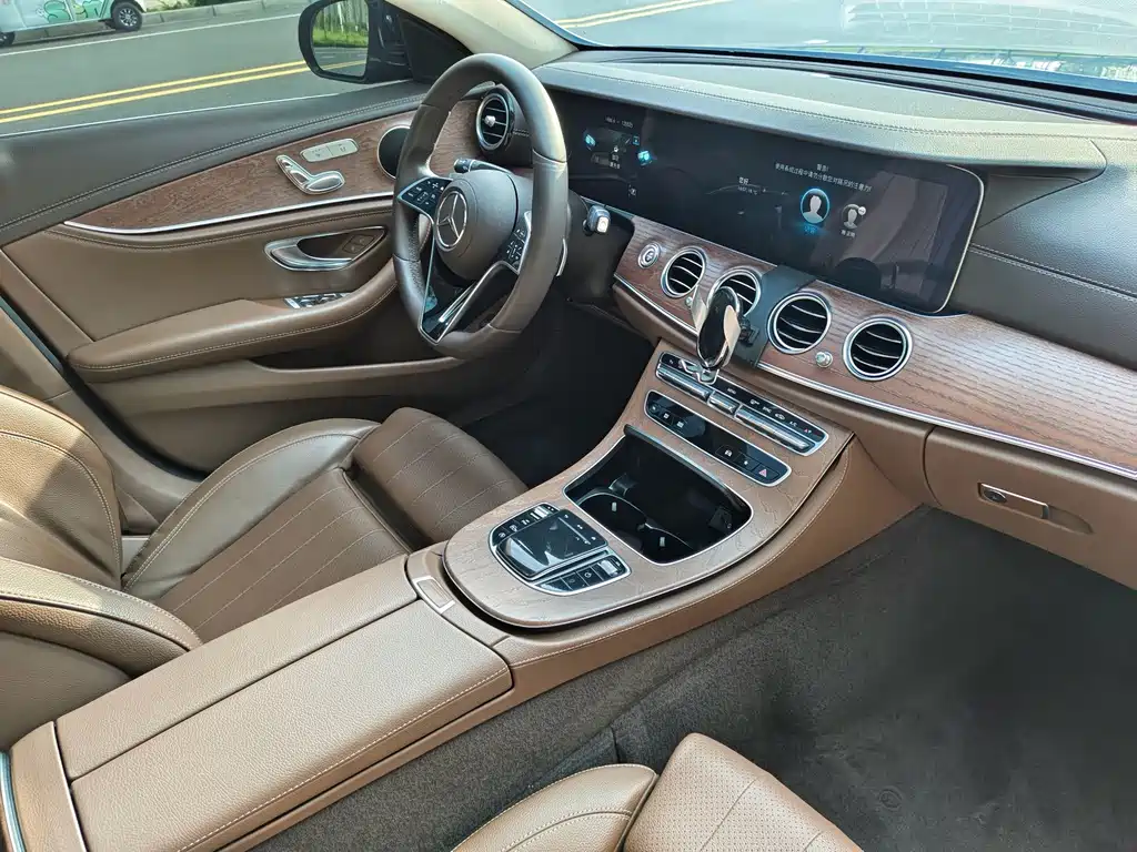 Mercedes-Benz E-Class — миниатюра 26