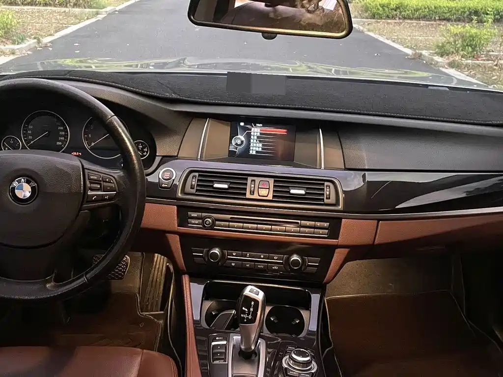 BMW 5 Series — миниатюра 8