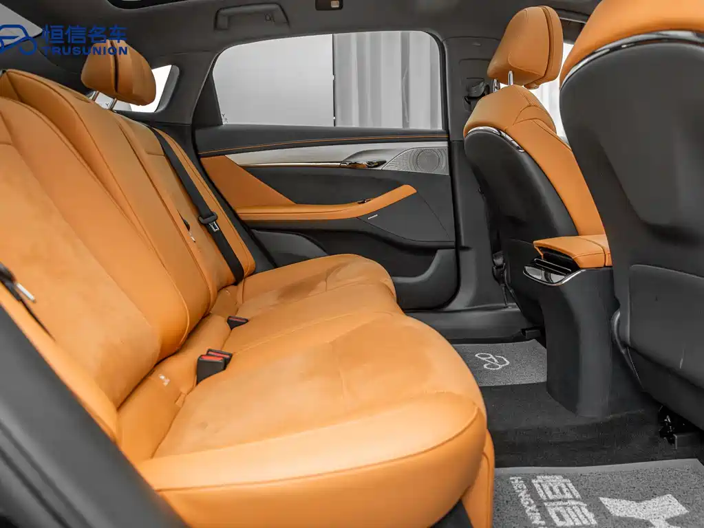 VOYAH LANTU CHASING LIGHT