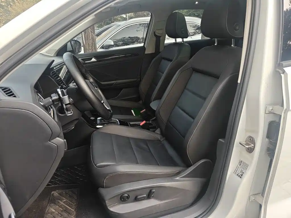 Volkswagen T-Roc — миниатюра 16