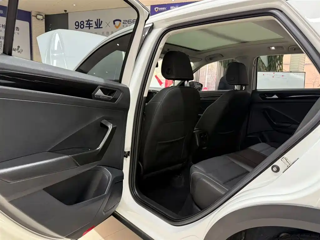 VOLKSWAGEN T ROC EXPLORING SONGS