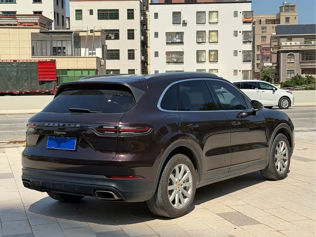 Porsche Cayenne — миниатюра 3