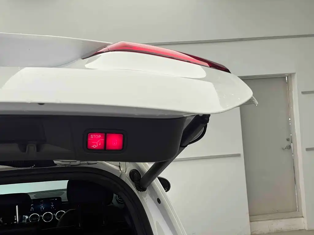 MERCEDES-BENZ GLB AMG