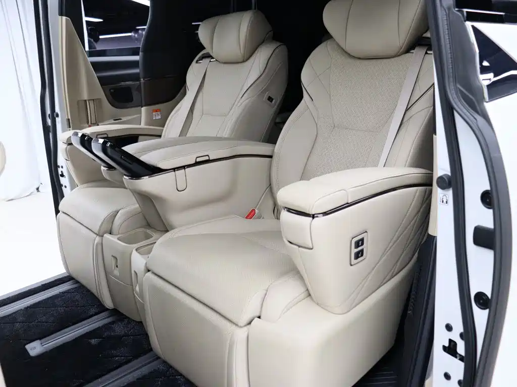 Toyota Vellfire — миниатюра 6