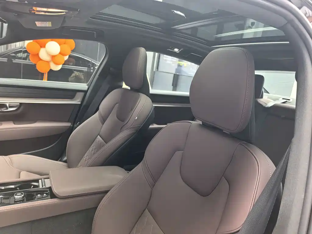 Volvo S90 2026 B5 Luxury