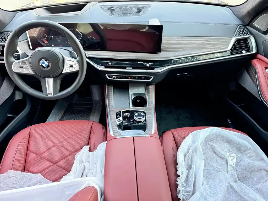 BMW X5 2025 xDrive 40Li M Sport