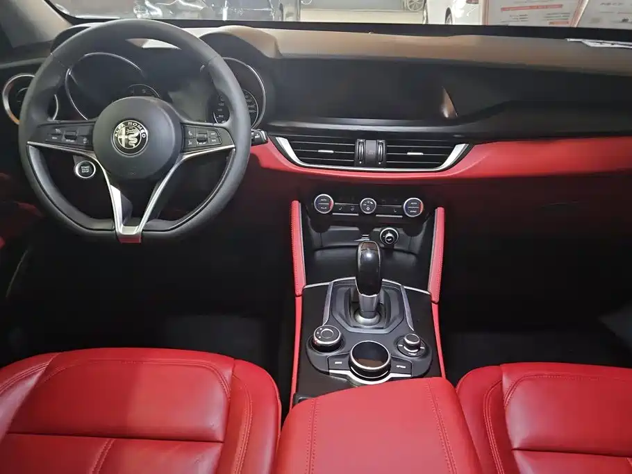 Alfa Romeo Stelvio — миниатюра 12