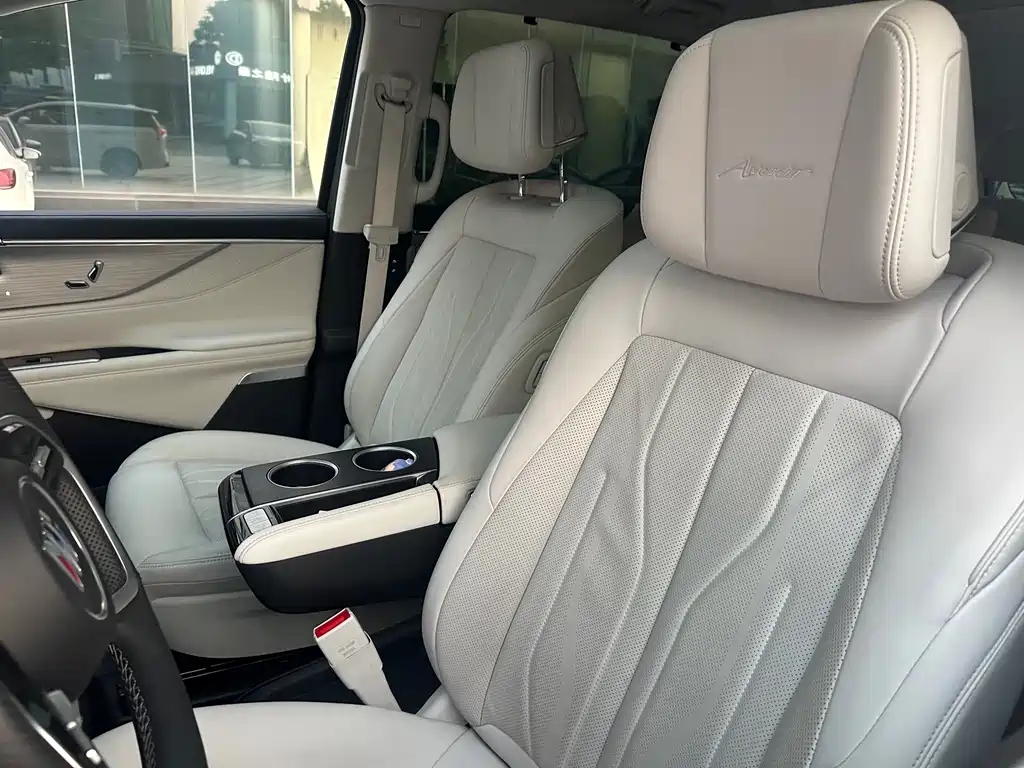 Buick GL8 2024 Premium 7 мест