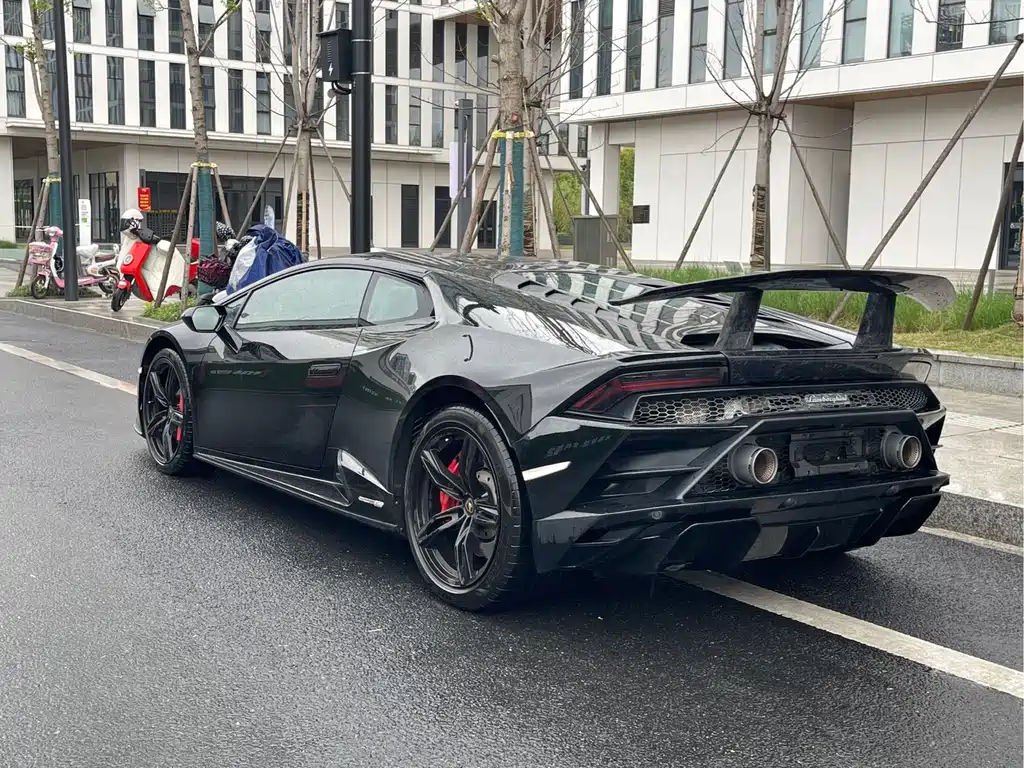 LAMBORGHINI HURACÁN