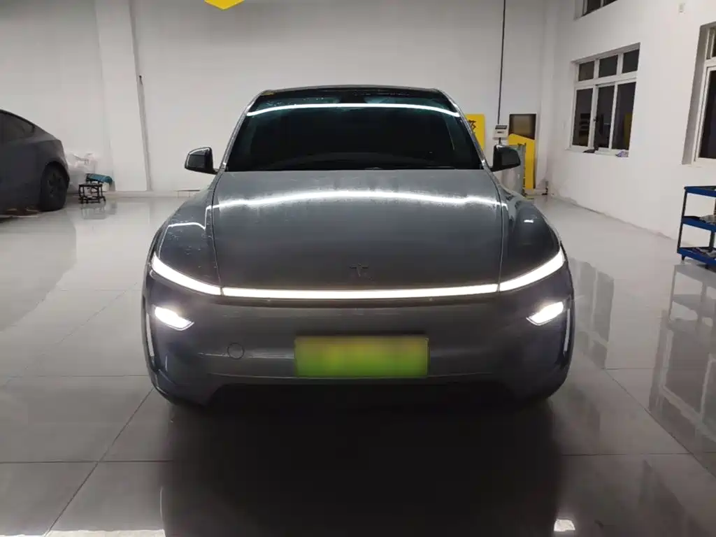 Tesla Model Y — миниатюра 3