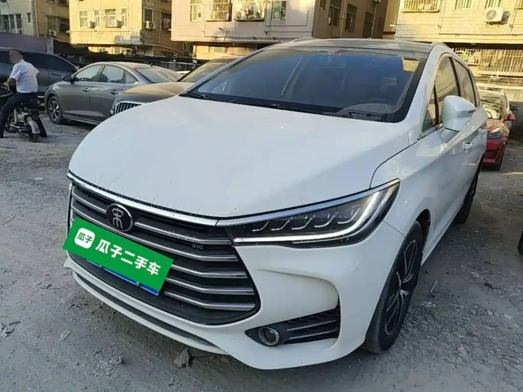 BYD MAX