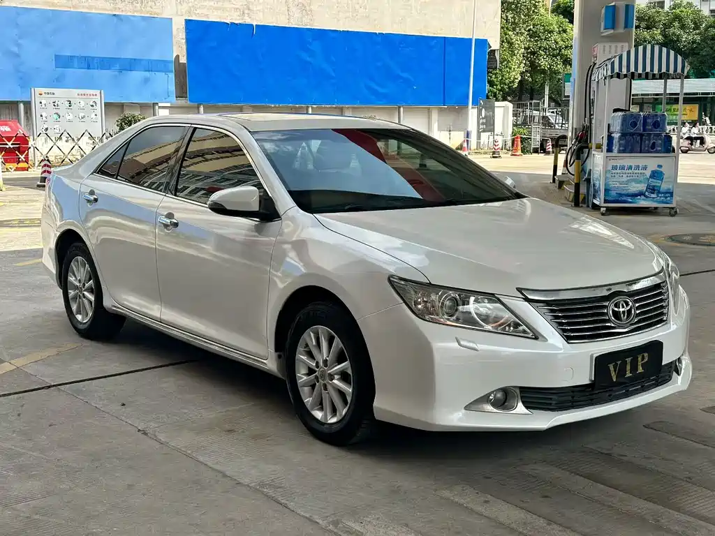 Toyota Camry — миниатюра 3