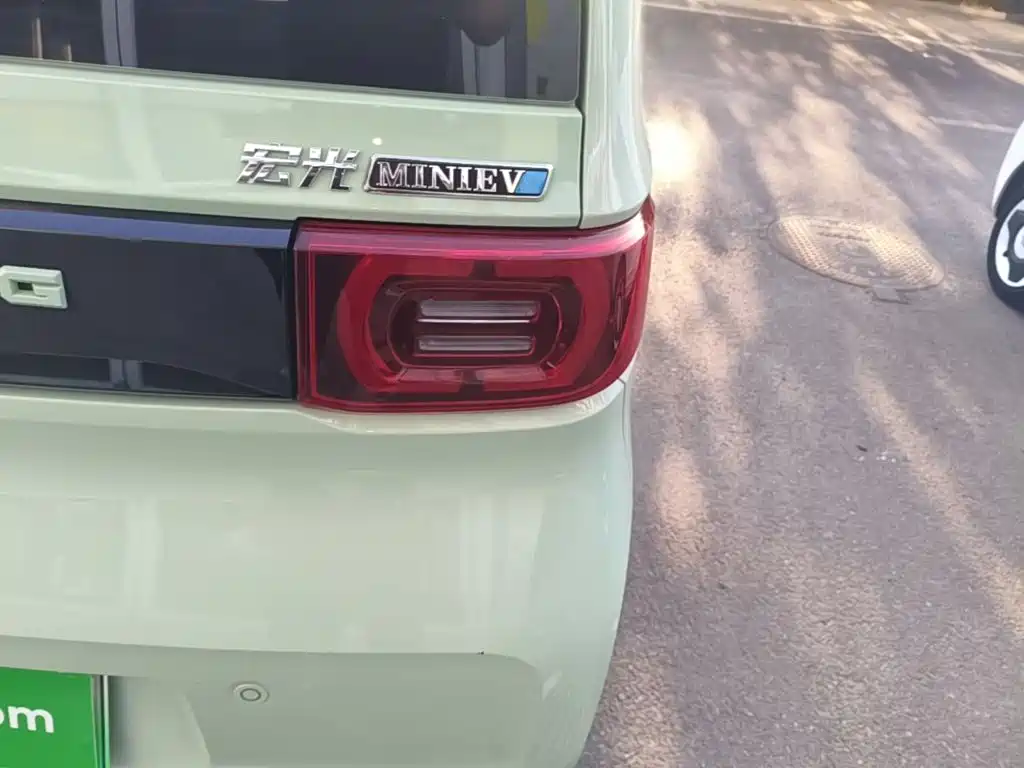 Wuling MINIEV — миниатюра 8