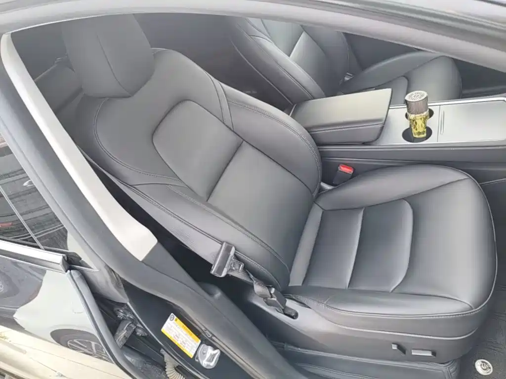 Tesla Model Y — миниатюра 25