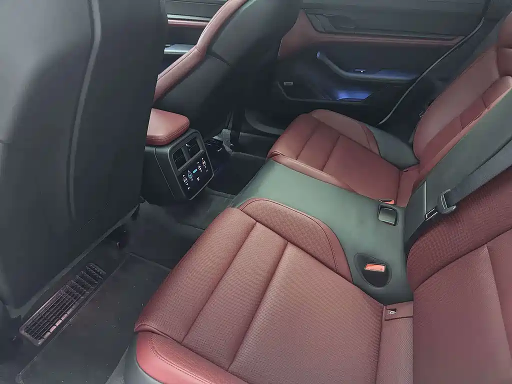 Porsche Taycan — миниатюра 6