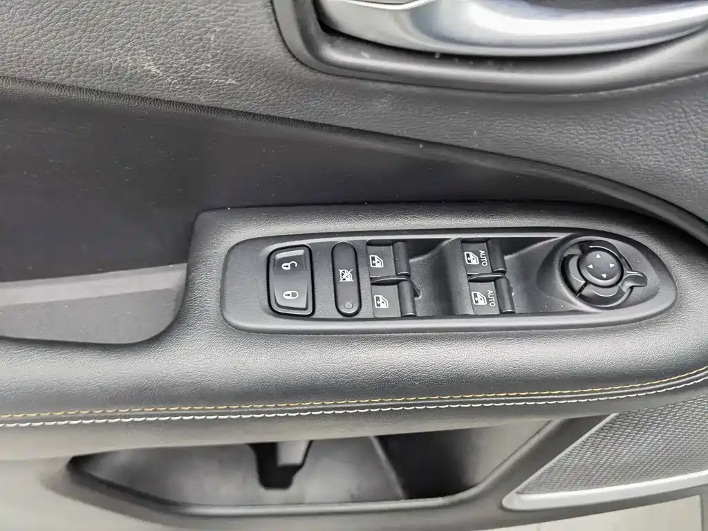 Jeep Compass — миниатюра 9
