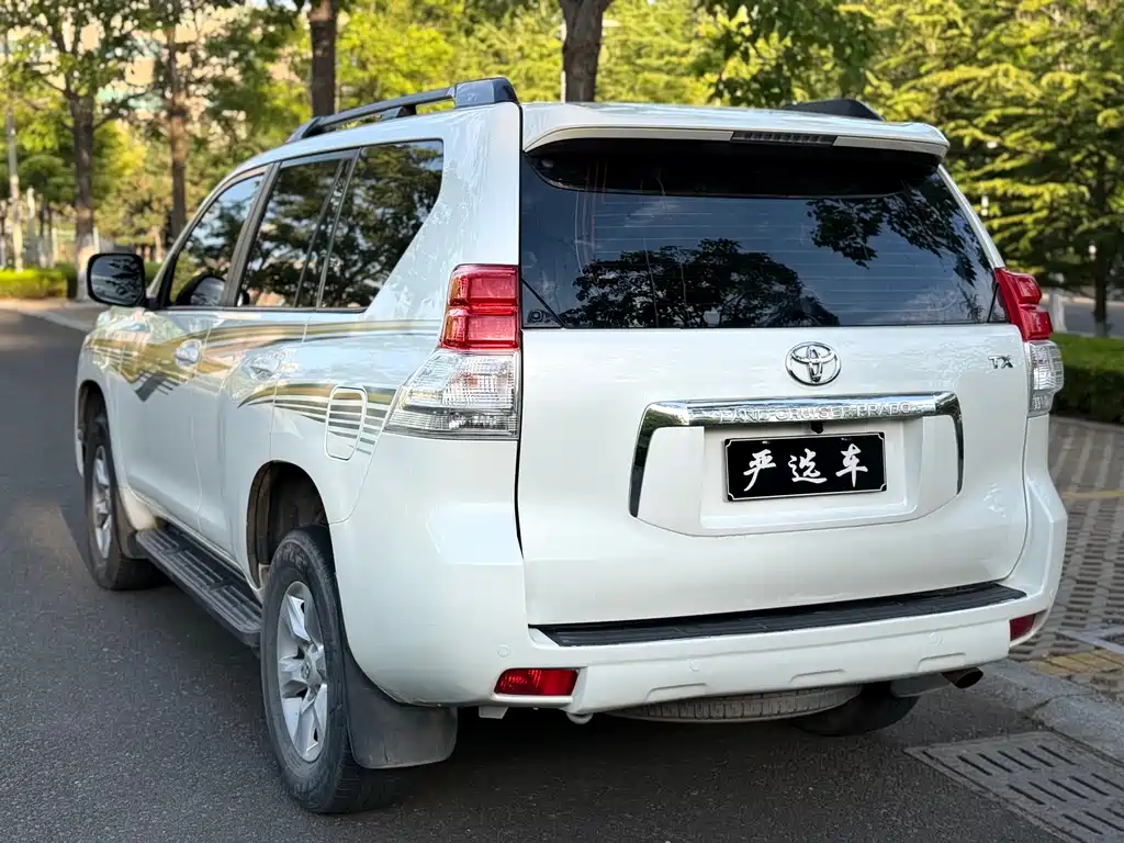 Toyota Land Cruiser Prado 2010 2.7L AT Standard
