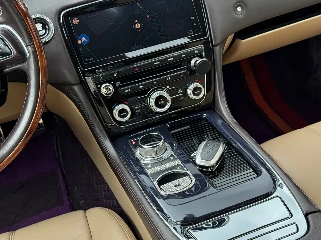 Jaguar XJ — миниатюра 7