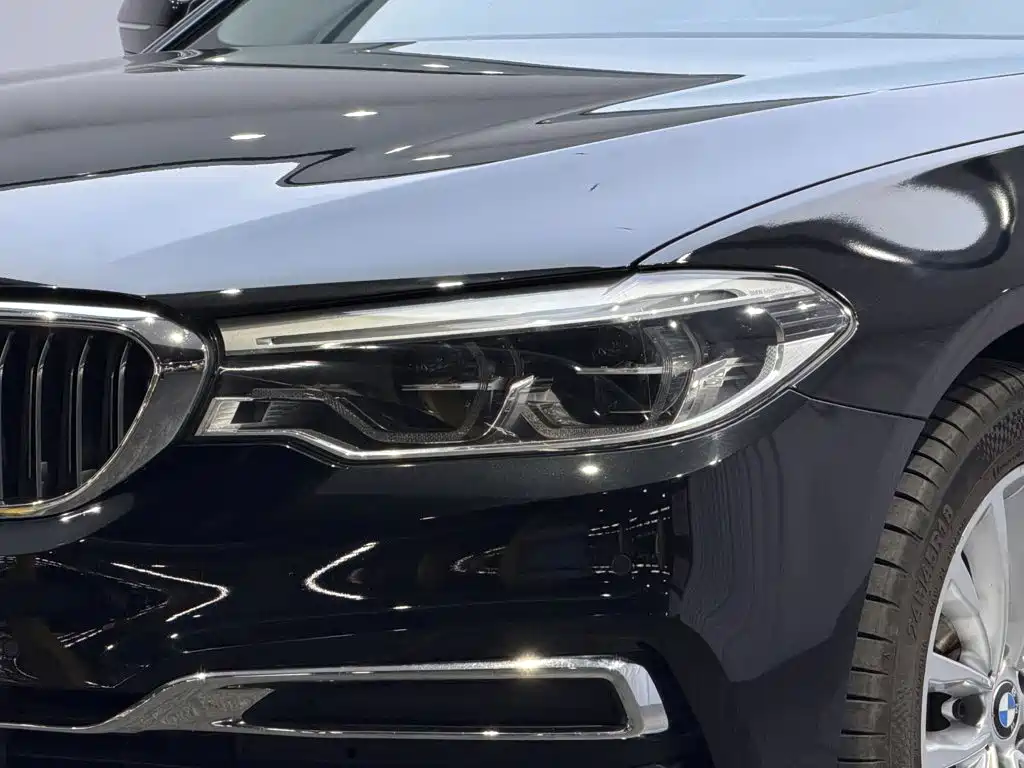 BMW 5 Series — миниатюра 7