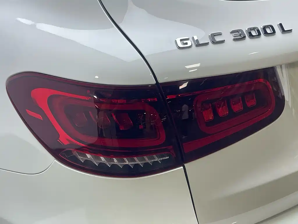 Mercedes-Benz GLC — миниатюра 12