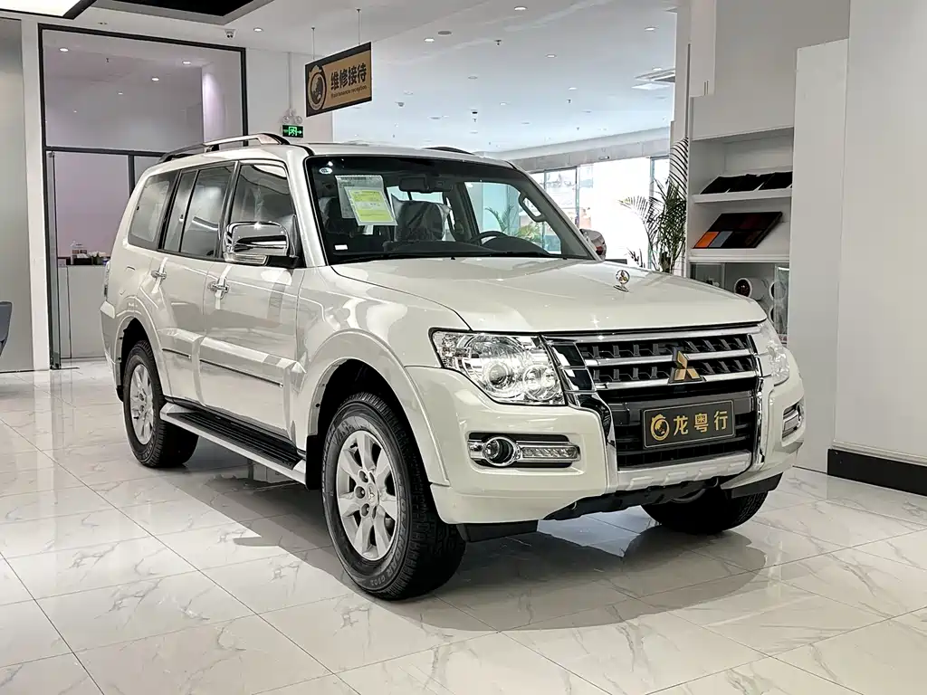 Mitsubishi Pajero (Import) 0