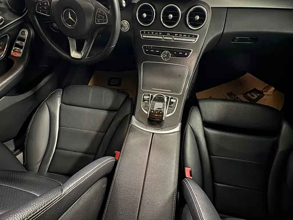 Mercedes-Benz C-Class — миниатюра 13