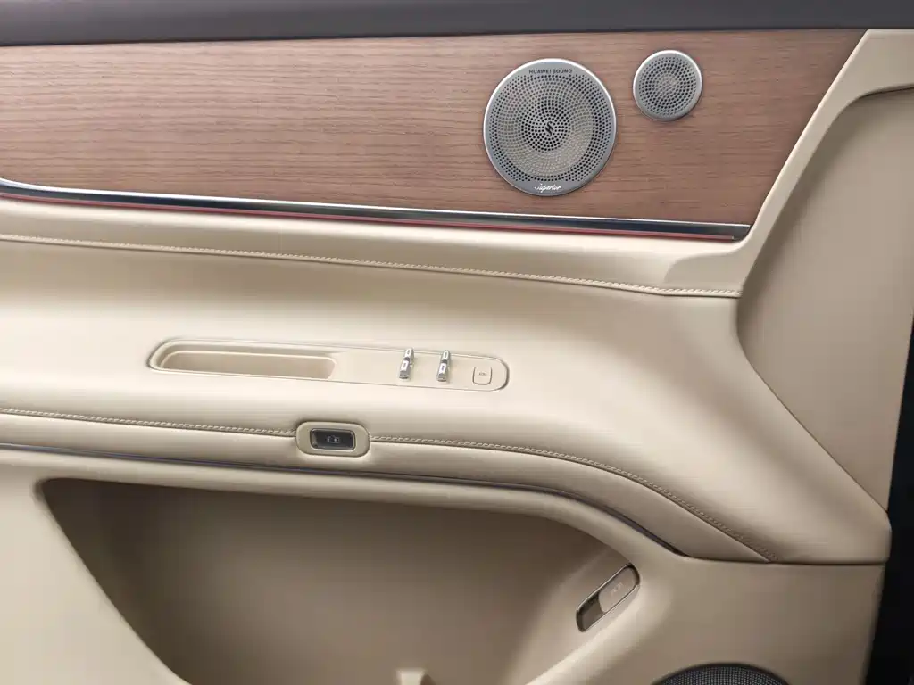 AITO ASK THE WORLD M9