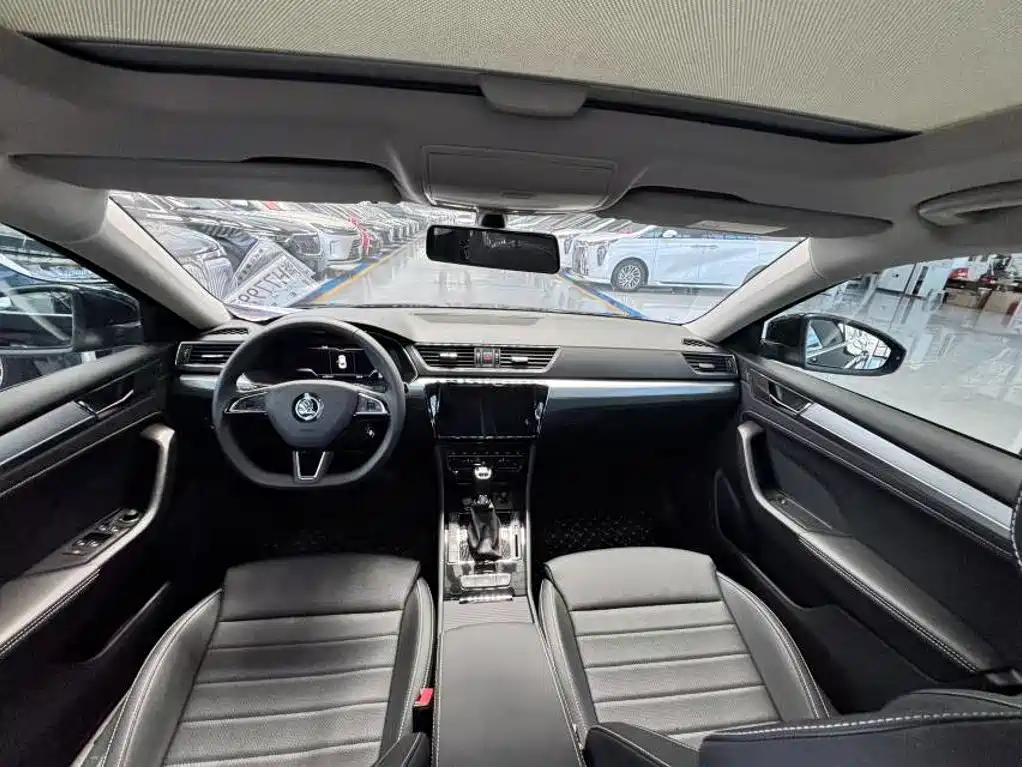 Skoda Superb — миниатюра 8