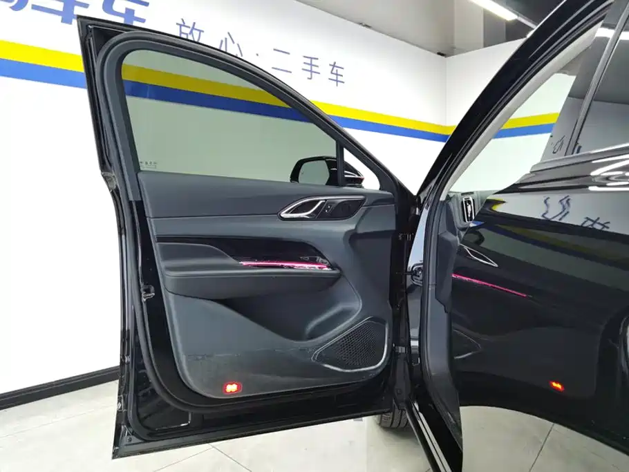 Hongqi Hongqi HS3 PHEV — миниатюра 7