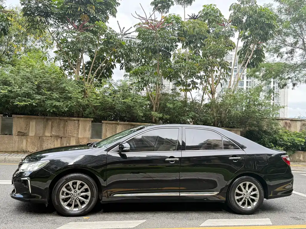 Toyota Camry — миниатюра 17