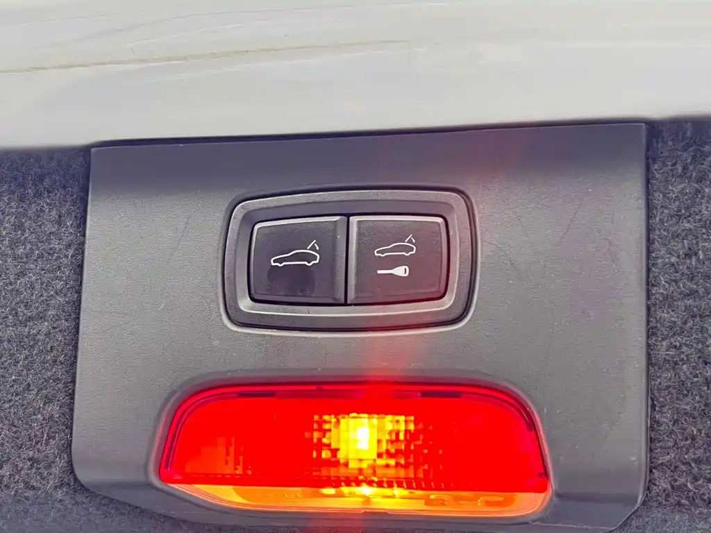 Porsche Cayenne — миниатюра 10