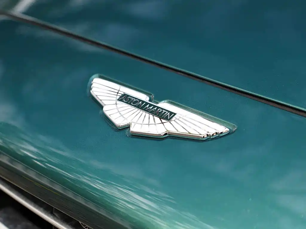 Aston Martin DBX — миниатюра 4