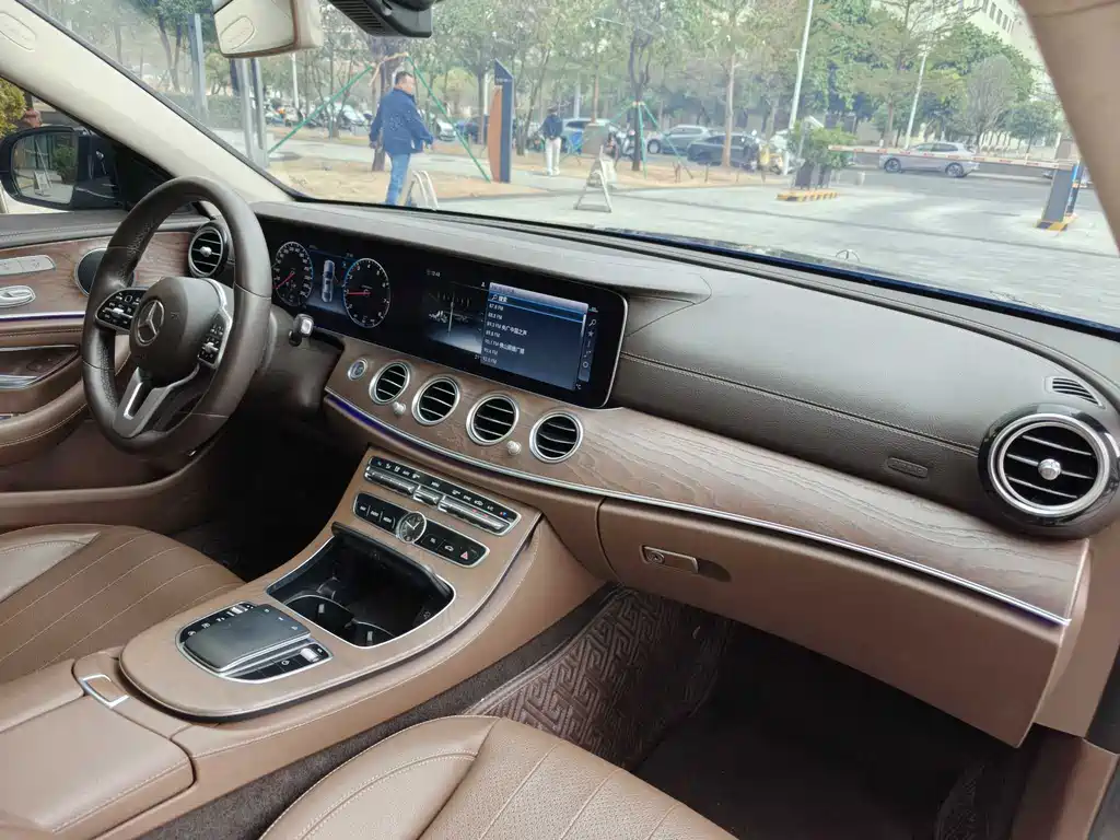 MERCEDES-BENZ E CLASS