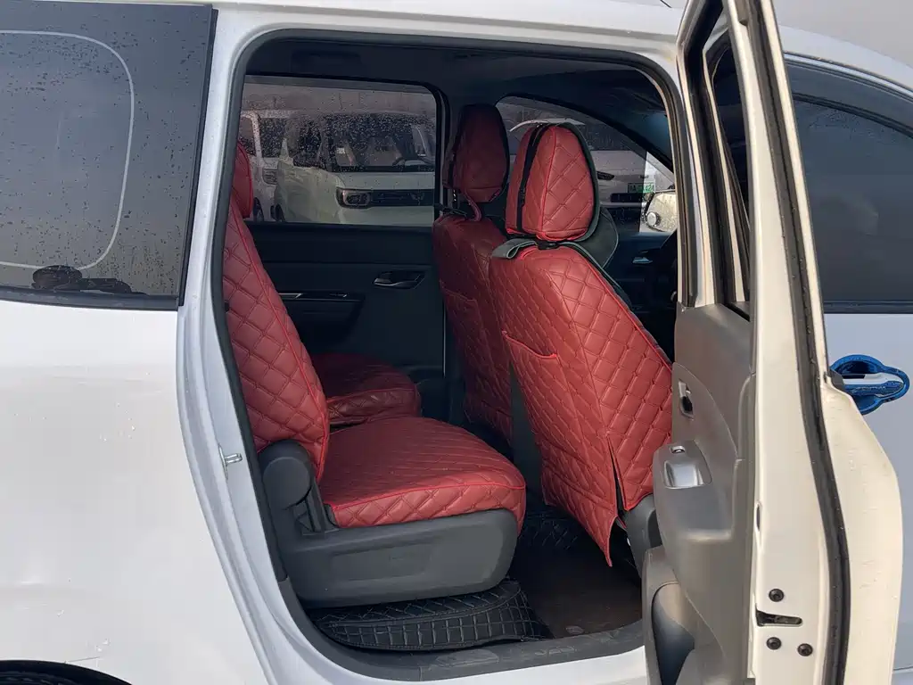 WULING WULING HONGGUANG NEW ENERGY