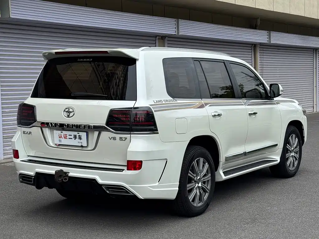 Toyota Land Cruiser 2017 5.7L