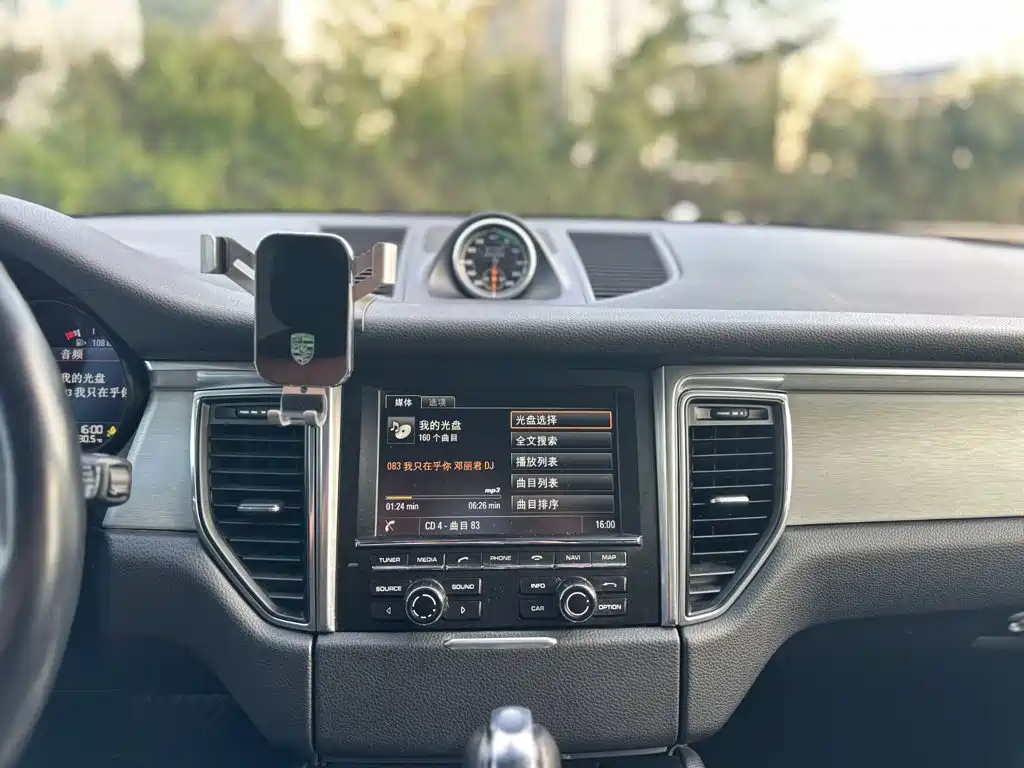 Porsche Macan — миниатюра 23
