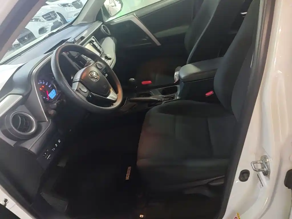 Toyota RAV4 — миниатюра 15