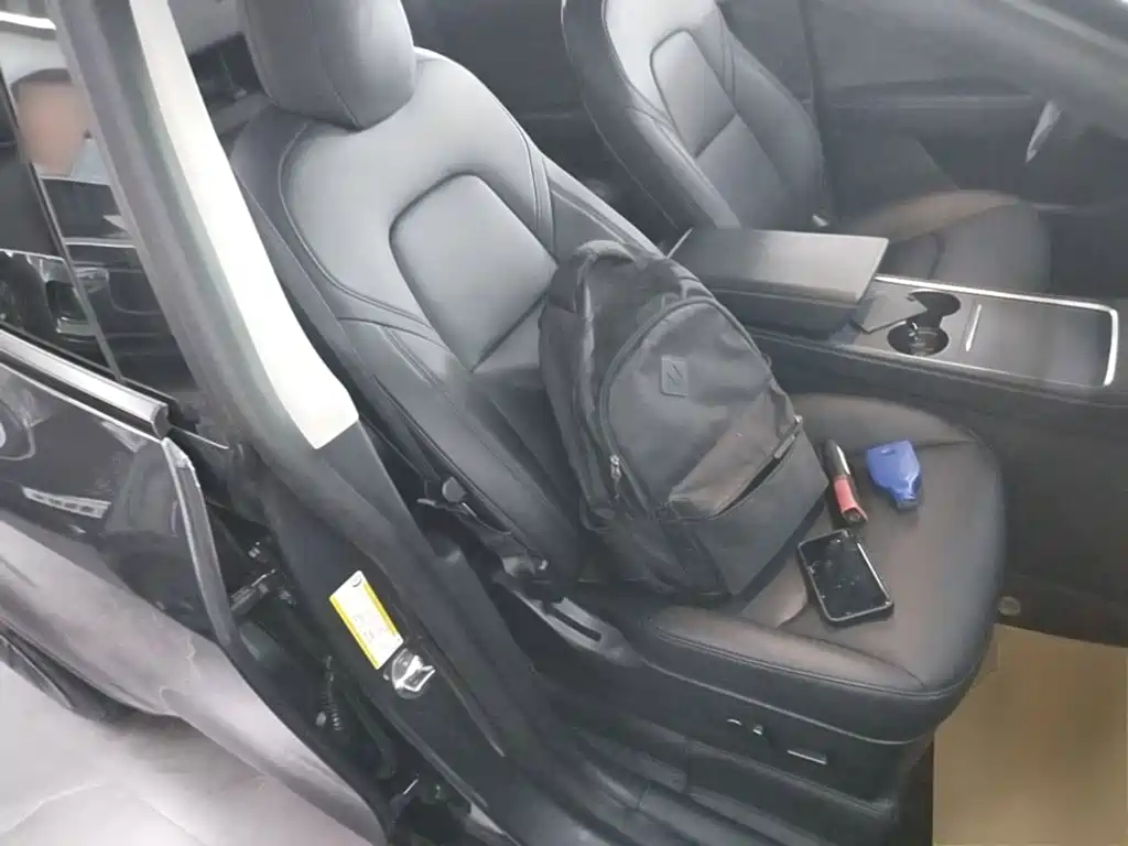 Tesla Model Y — миниатюра 25