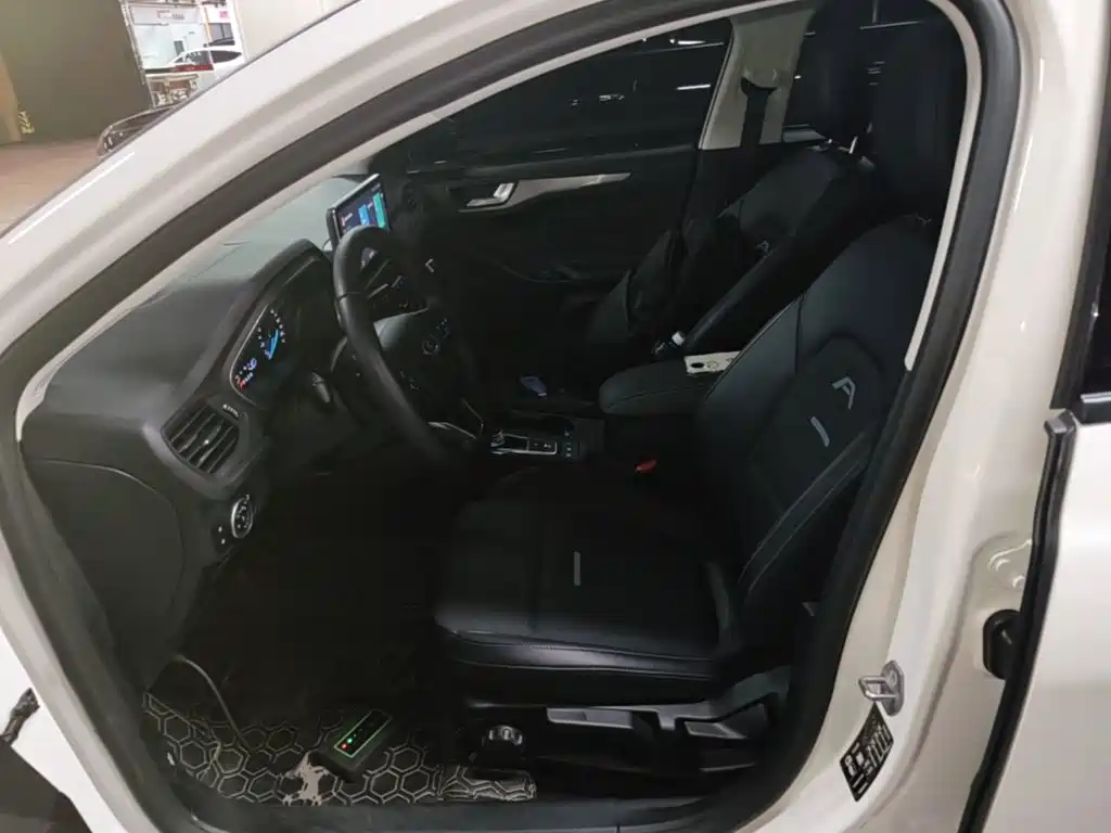 Ford Focus Active — миниатюра 15