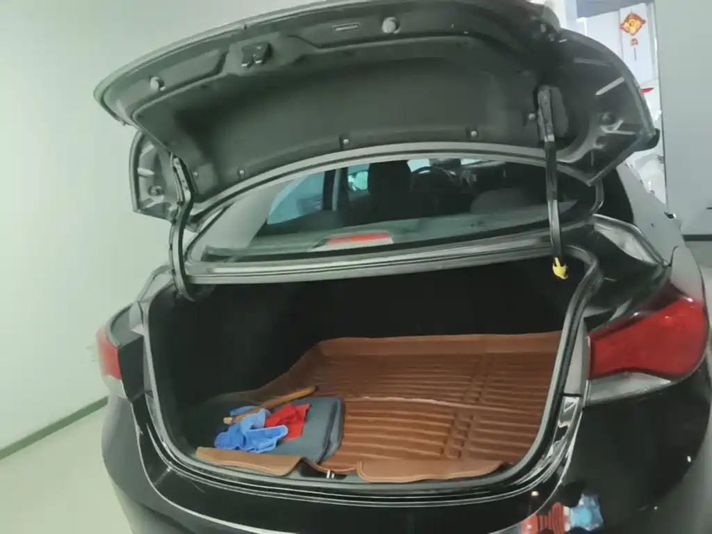 Hyundai Elantra Langdong — миниатюра 19