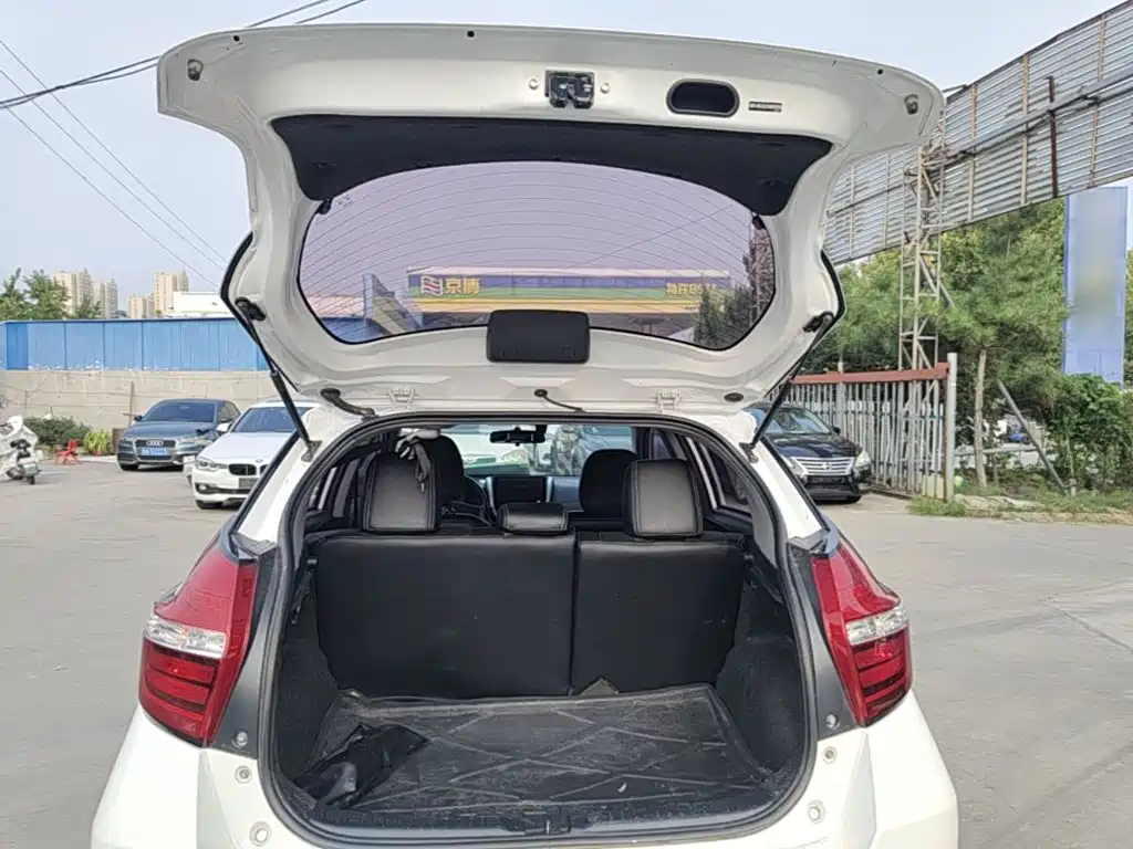 Toyota Yaris L — миниатюра 19