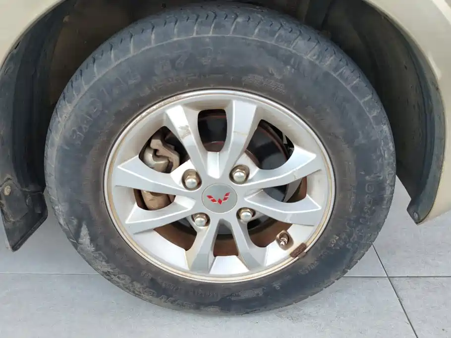 Wuling Hongguang V — миниатюра 6