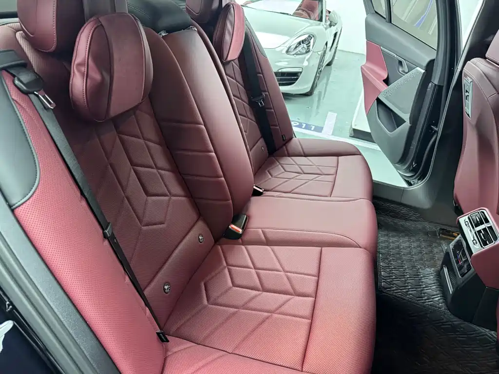 BMW 5 Series — миниатюра 17