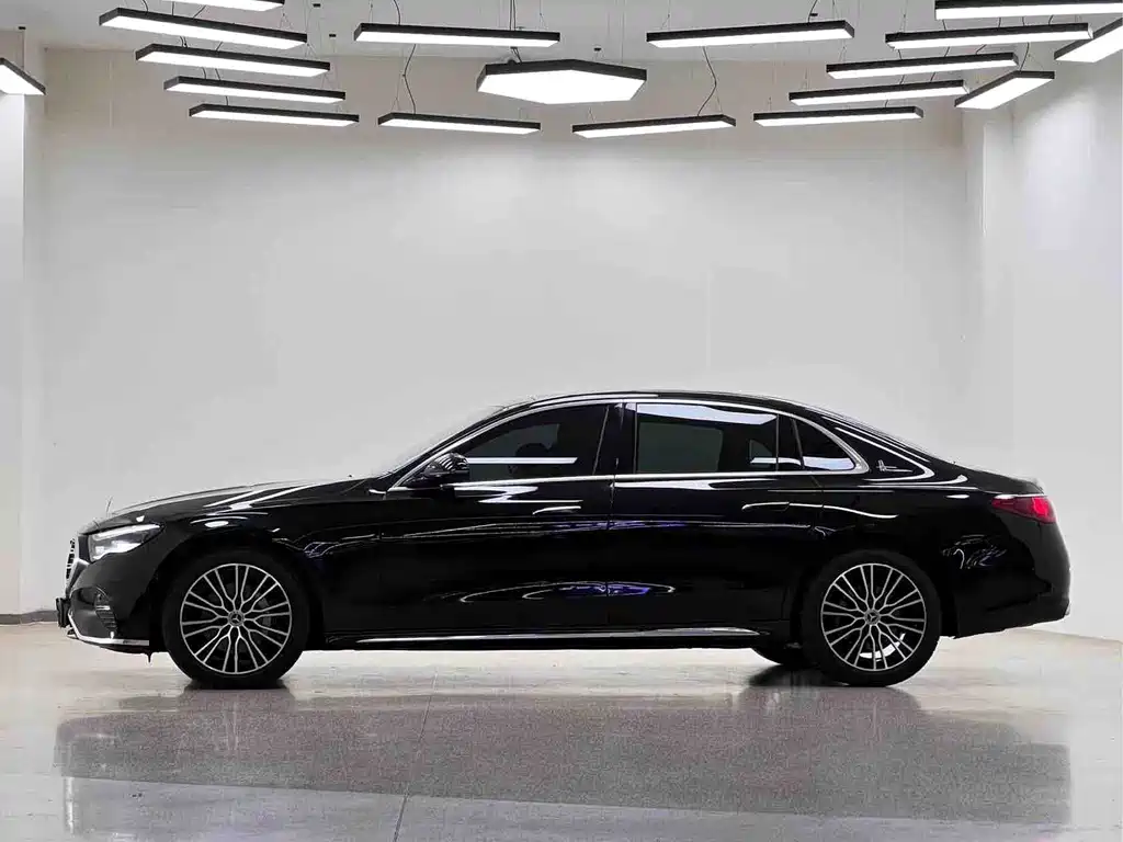 Mercedes-Benz E-Class — миниатюра 7