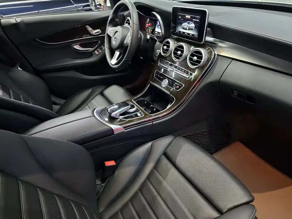 Mercedes-Benz C-Class — миниатюра 13