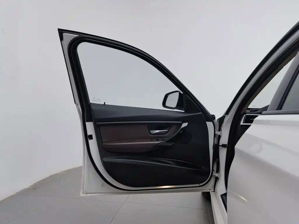 BMW 3 Series — миниатюра 8