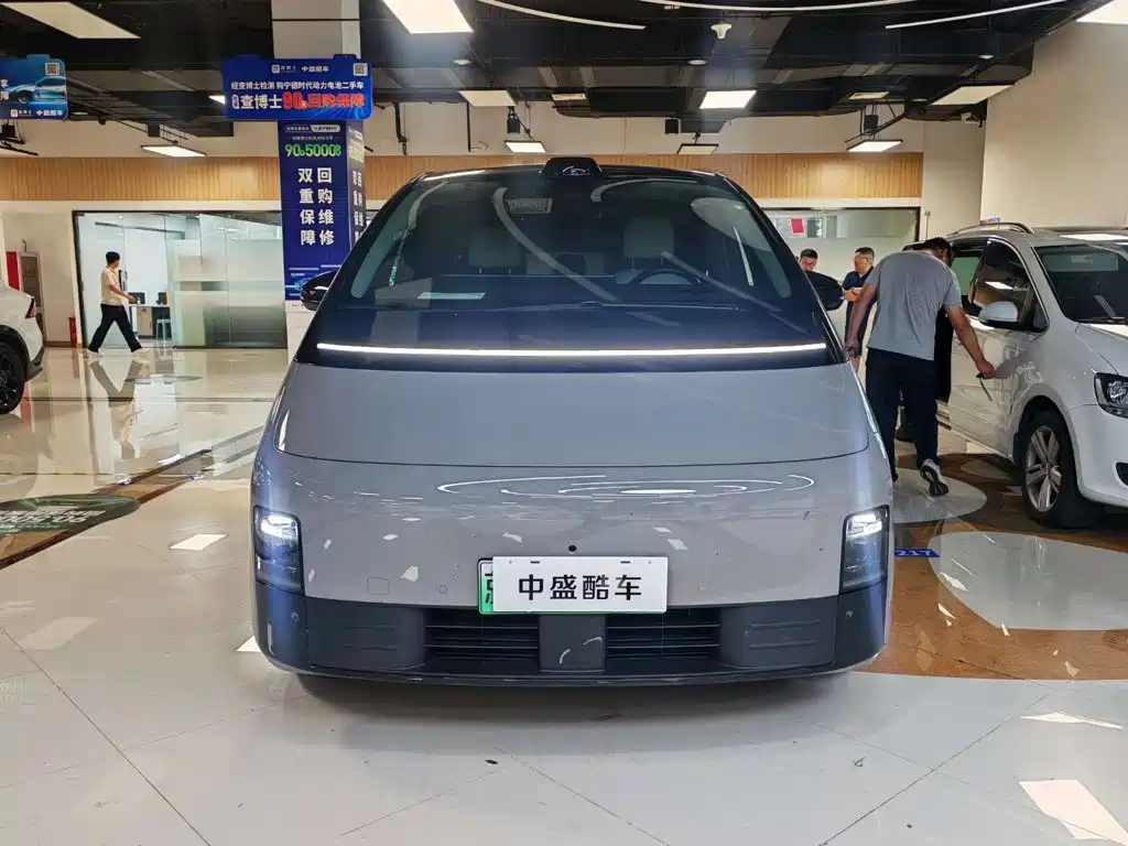 Li Auto Li MEGA — миниатюра 2