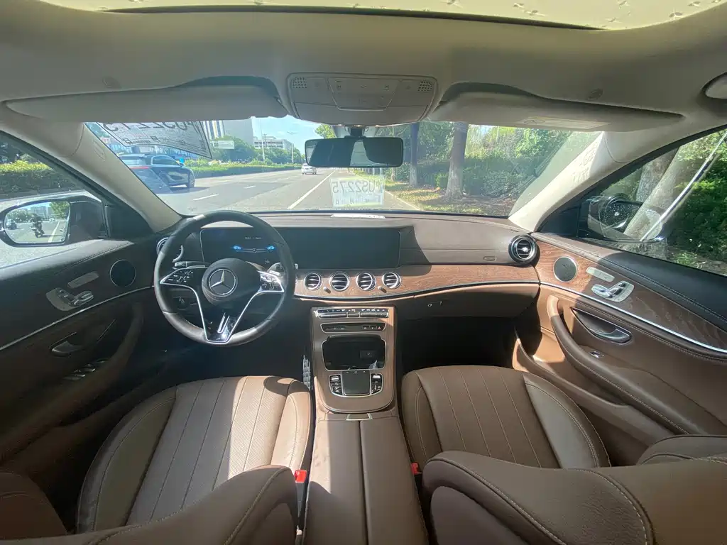 Mercedes-Benz E-Class — миниатюра 8