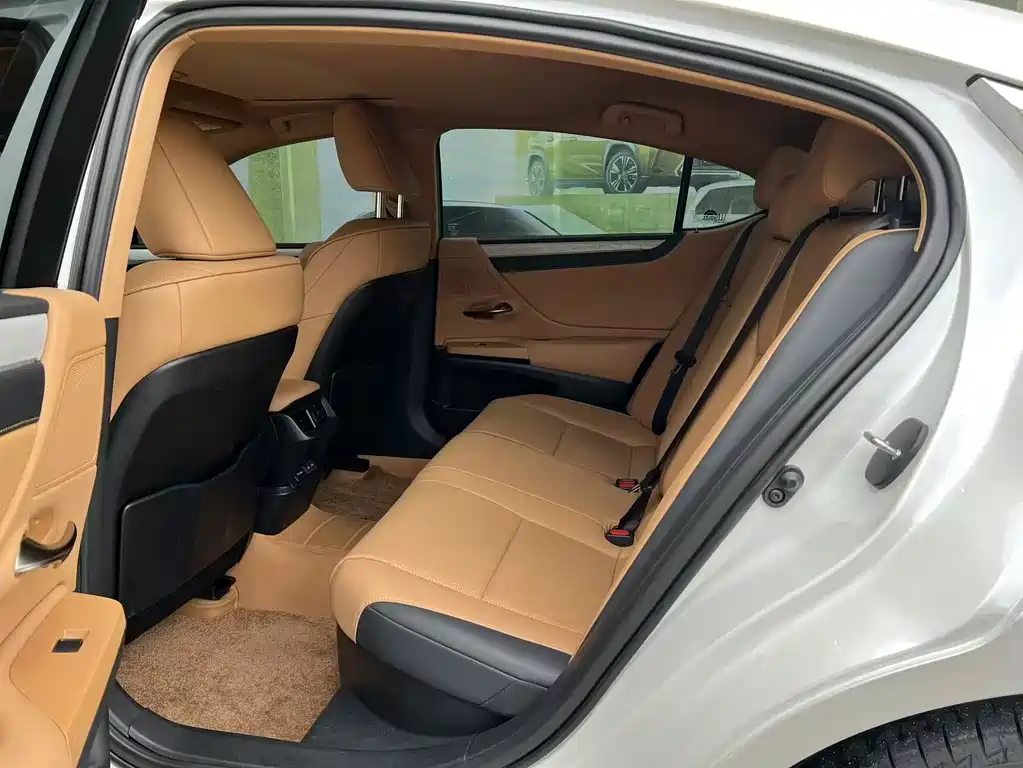 Lexus ES — миниатюра 7
