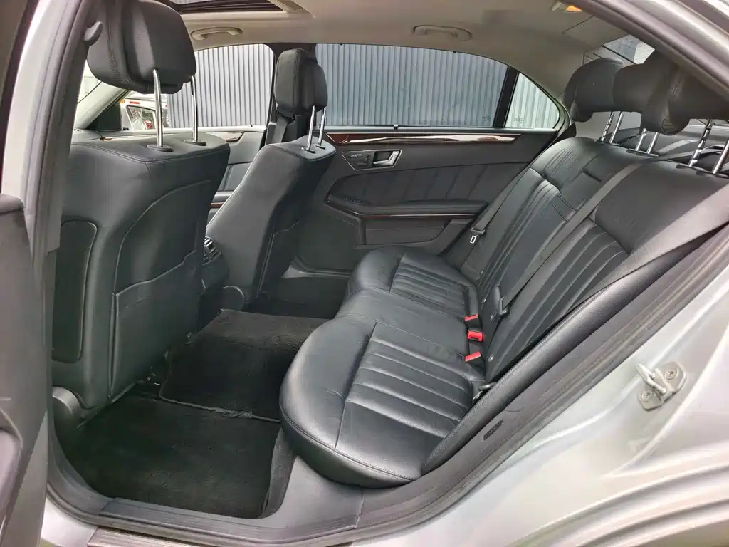 Mercedes-Benz E-Class — миниатюра 6